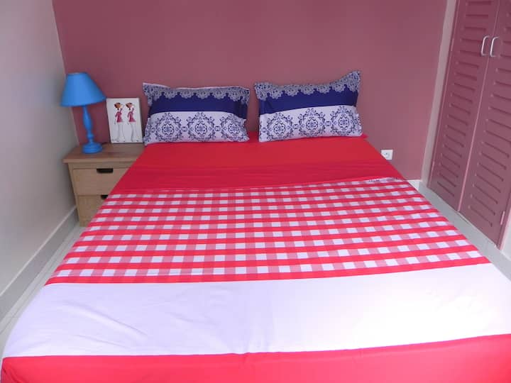 Спални 4 и 8
Голямо легло и голям прозорец.