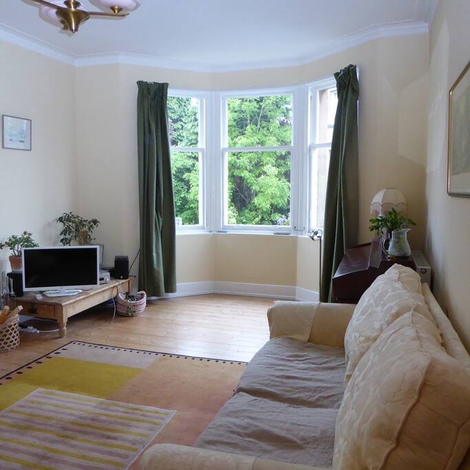 Relaxing south facing sitting room
