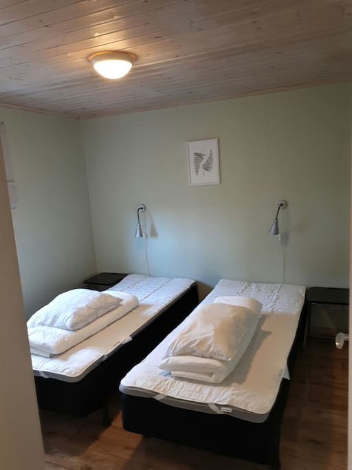 Schlafzimmer 1 mit zwei Einzelbetten