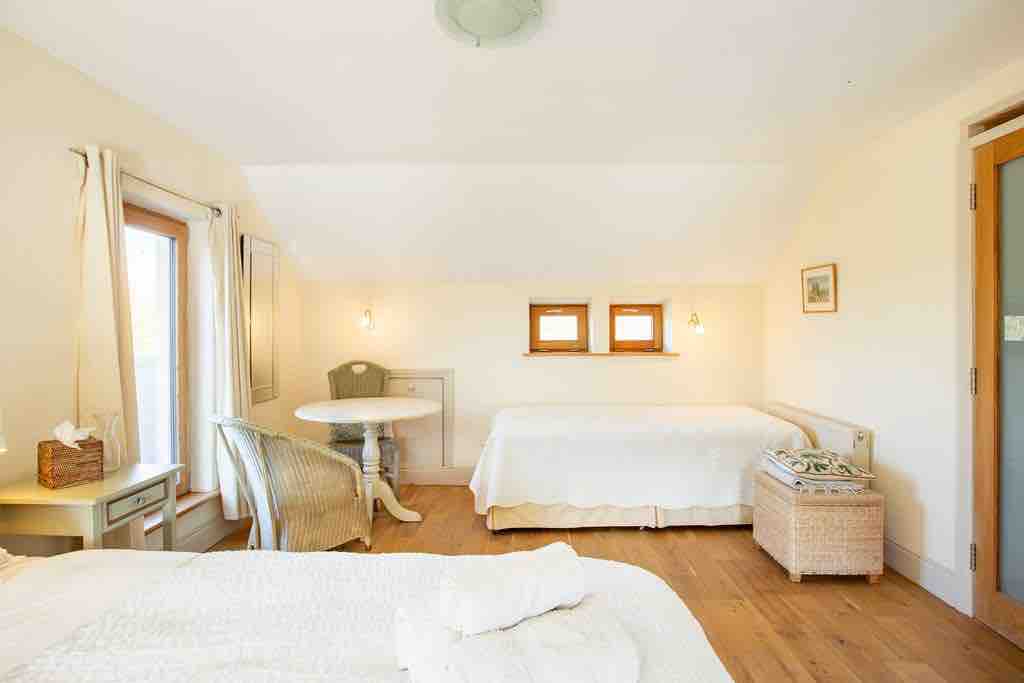 Aine’s Double + Single Kenmare Eco Lodge Earth houses for Rent in