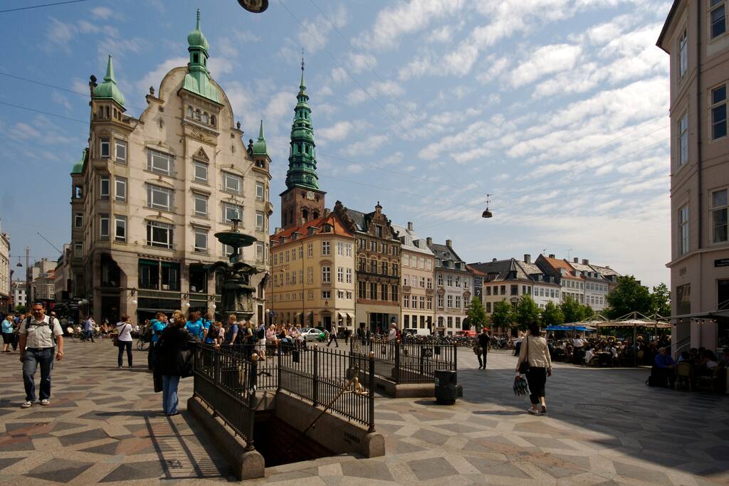 Main shopping street: 3 min walk