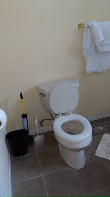 Personal bathroom 3/4