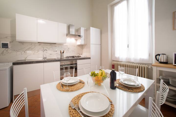 Keys of Italy-13Apo2 Deluxe 2bdr by Ponte Vecchio gallery image 2