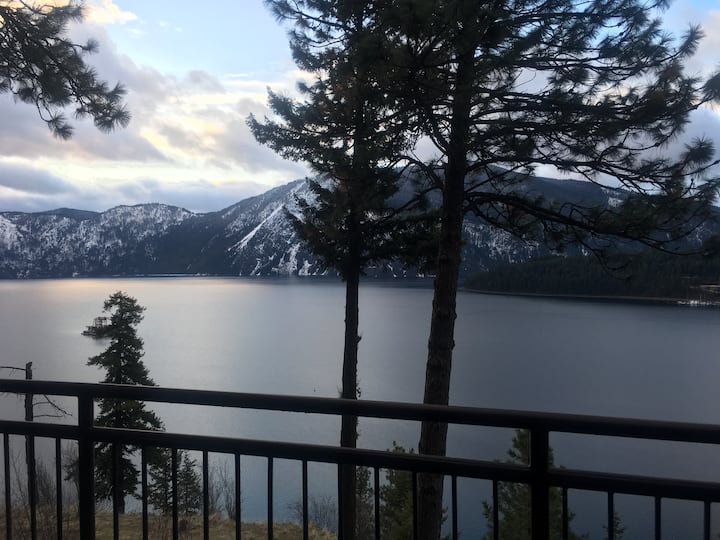 Top 10 Airbnb Vacation Rentals Near Silverwood Theme Park, Trip101
