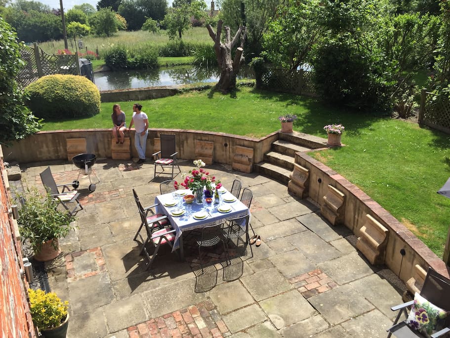 Huge terrace for gatherings, barbecues and evening drinks