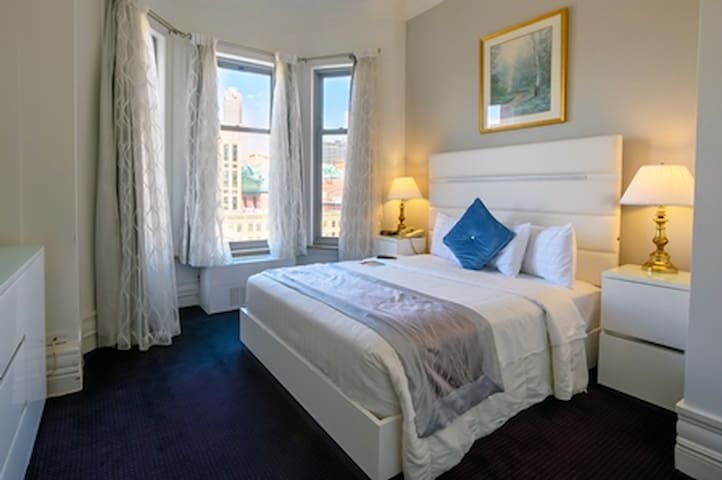 Michigan Avenue Boutique Hotel, Queen Bed