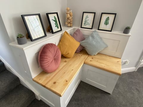 Popular Airbnb listing: Cosy corner St John’s. City centre location. in Wakefield