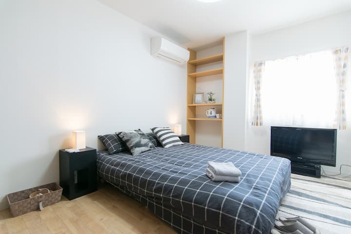 Habitación 402: 1 cama de matrimonio de 140 * 200 cm