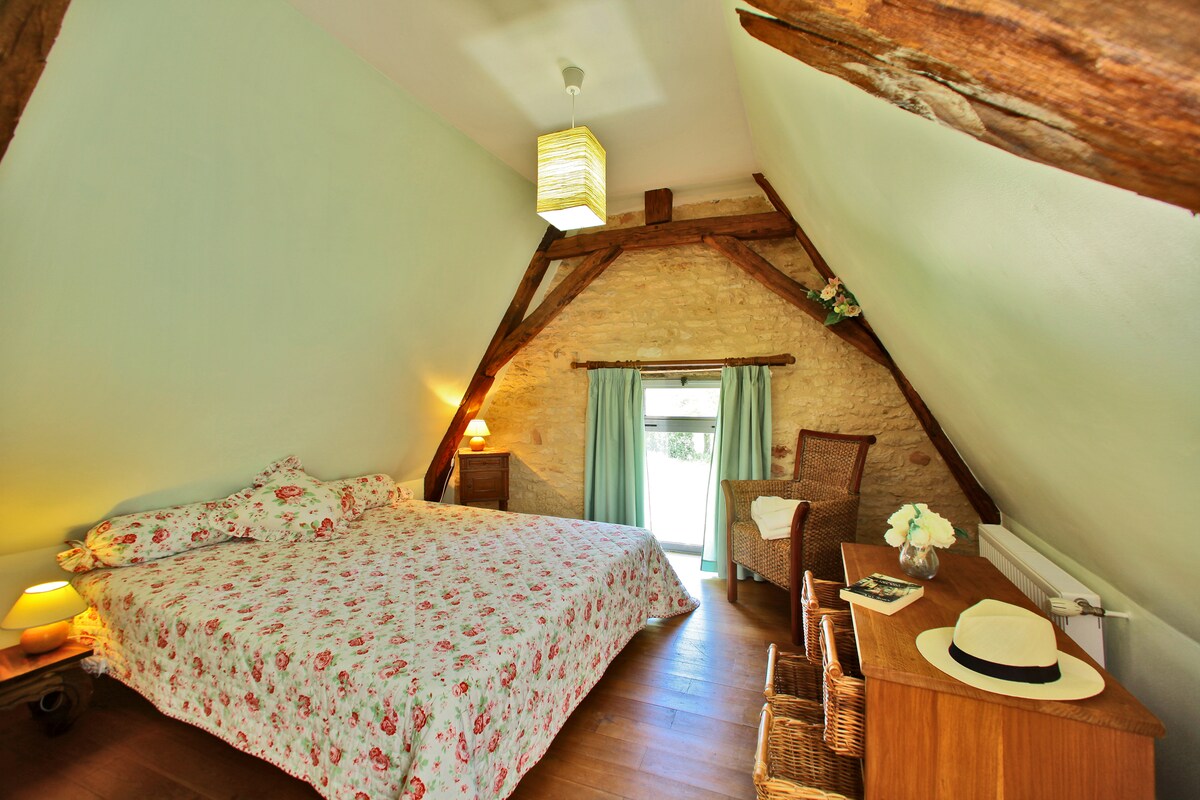 配有独立卫生间的双人卧室