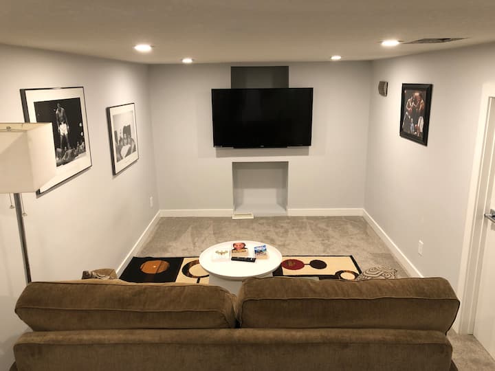 ‘Champion Suite’ 3 BR 1.5 BA LaundryWifiParking Houses for Rent in