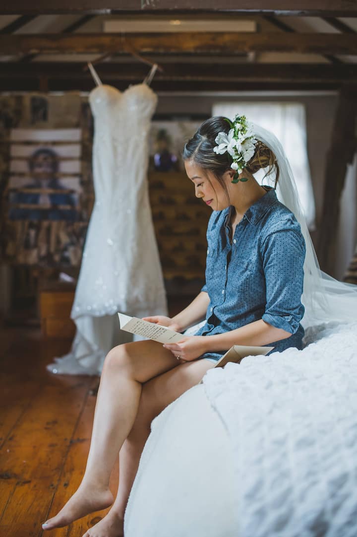 很荣幸有房客在阁楼阁楼里「准备」婚礼。