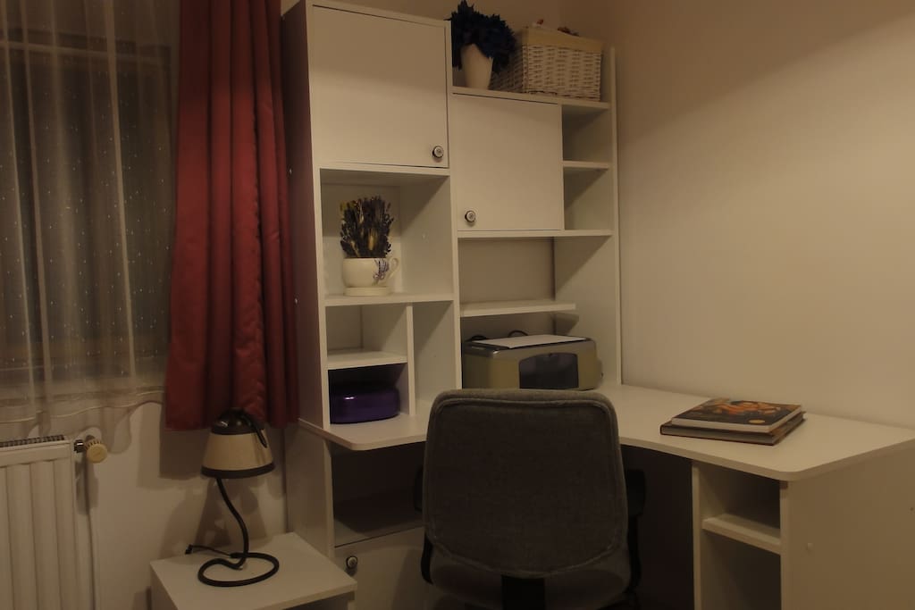 Private room with desk