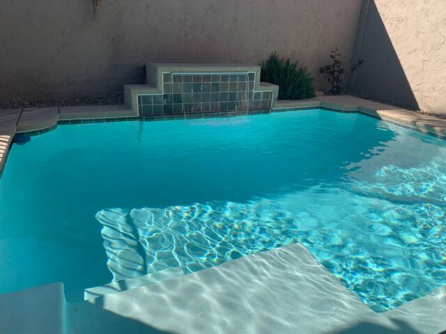 HEATED POOL and Vaulted Ceilings gallery image 3