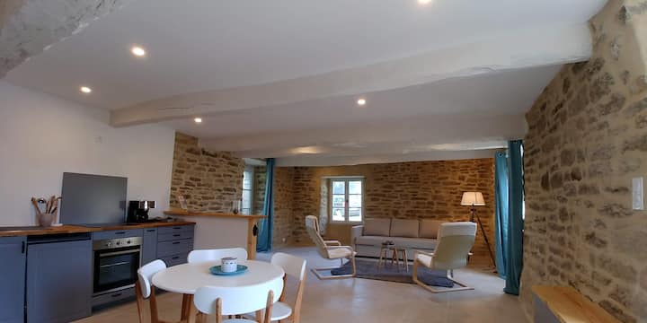 Sala de estar pequeña. Sofá cama de 140.