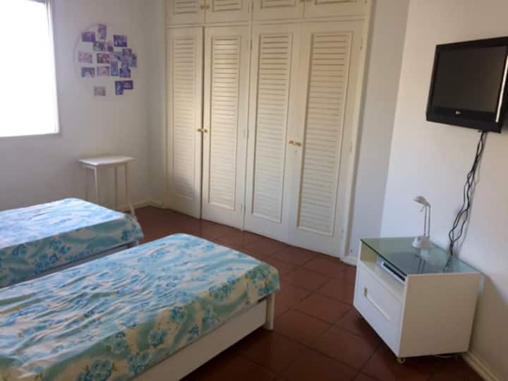 Кабелна телевизия и шкафове в Master Suite