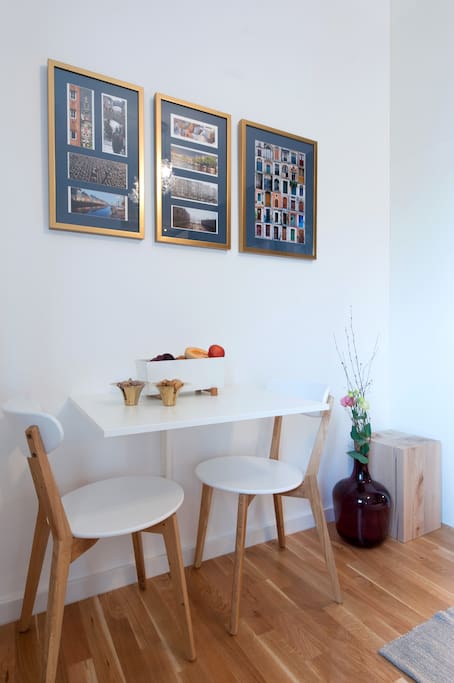 Cosy dining area for 2.
