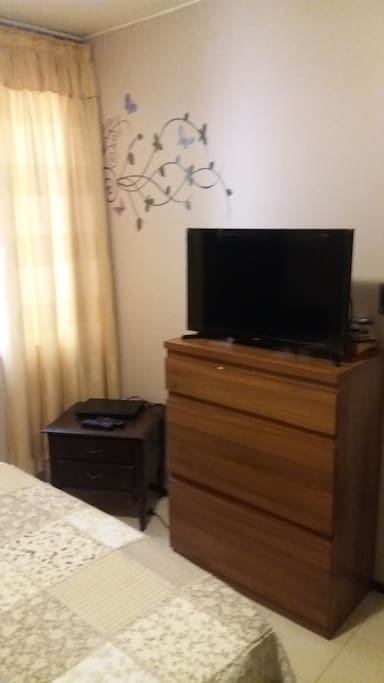 Bedroom/Smart Tv