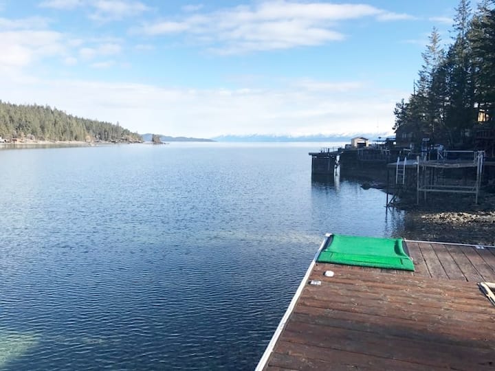 Whiskey Cove Waterfront Retreat on Flathead Lake - Guesthouses for Rent Whiskey Cove Waterfront Retreat on Flathead Lake - Guesthouses for Rent