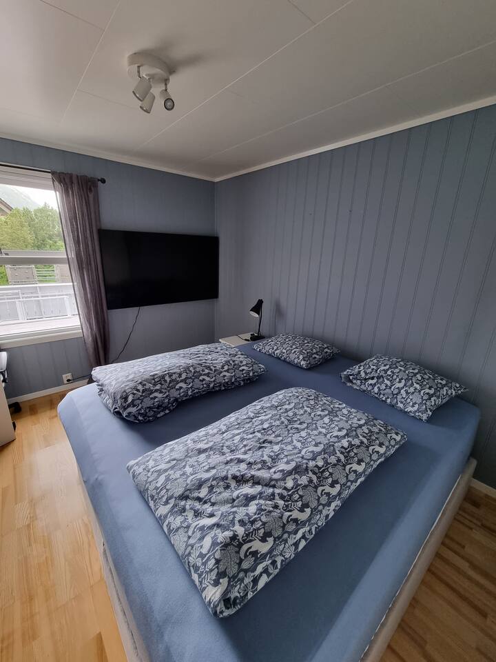 1 ห้องนอนพร้อมเตียง 180 ซม.