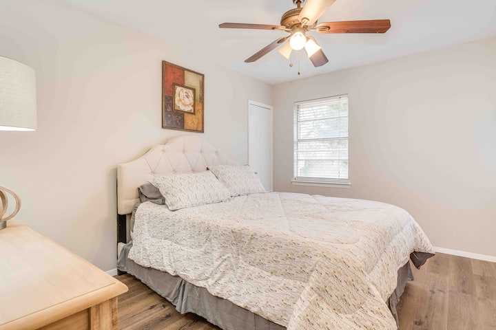 سرير بحجم كوين مع رغوة ميموري فوم 