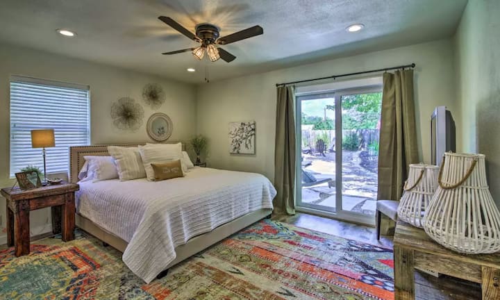 מיטת קינג סייז בחדר השינה הראשי