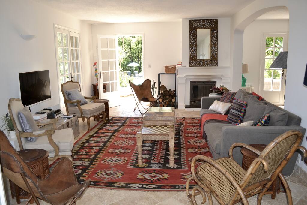Sitting room opening onto 2 terraces
