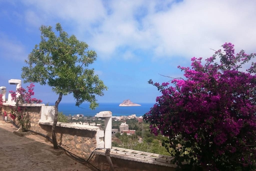 Blick aufs Meer von der Auffahrt