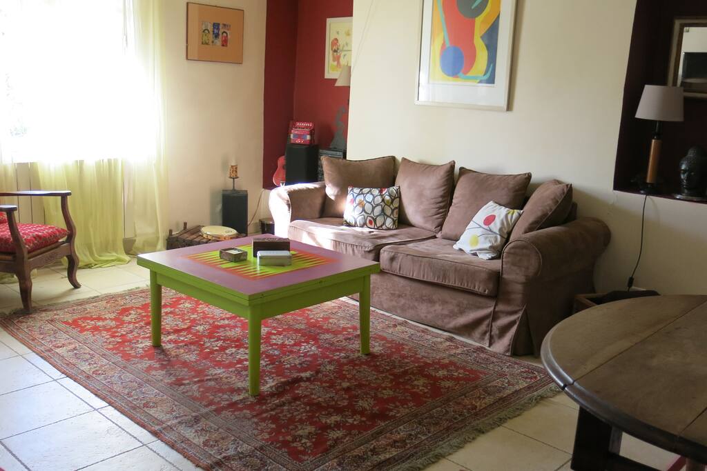 Salon chaleureux et confortable