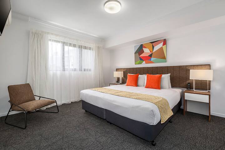 Stunning Executive Two Bedroom Apartment gallery image 2