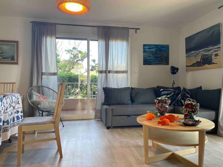 Apartment re de pavement Apartments for Rent in MandelieulaNapoule