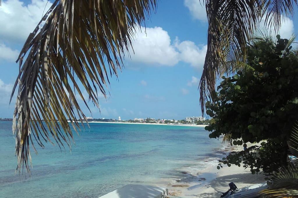 Spectacular view of the Simpsonbay
Beach and PJI Airport.