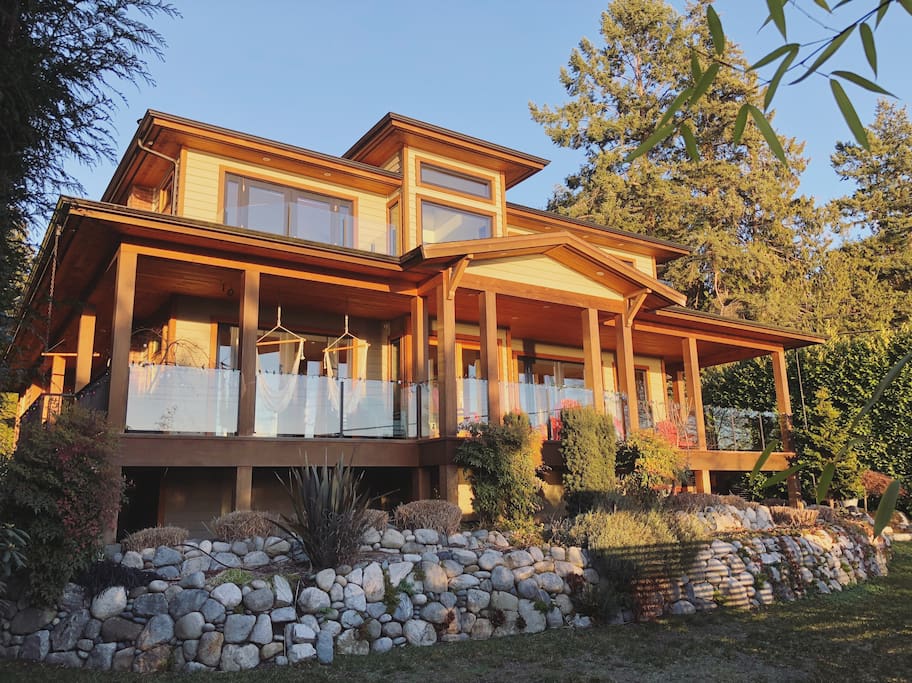 The Bonniebrook Beach House