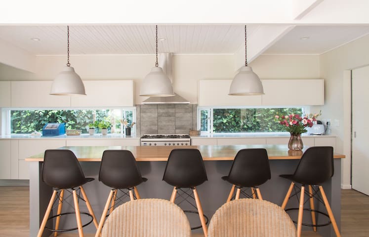 Sunny Constantia home with pool & spacious garden