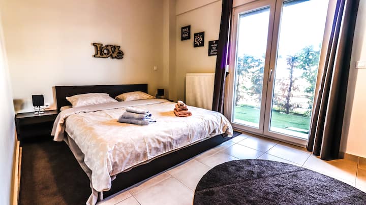 Მთავარი საძინებელი ორადგილიანი საწოლით