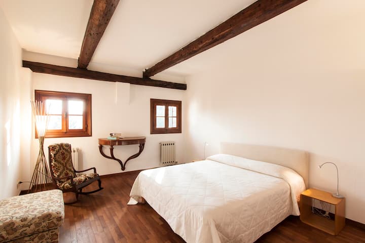 ห้องนอนเตียงคู่ 1 ห้อง