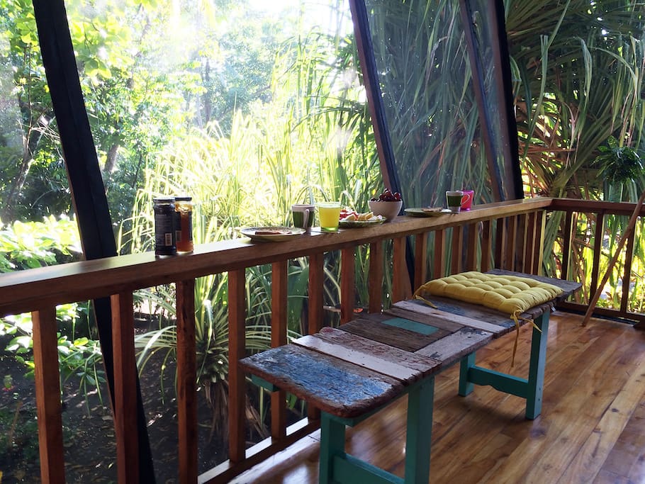 Frühstück mit Gardenview ::::::::::::
Having breakfast with garden view