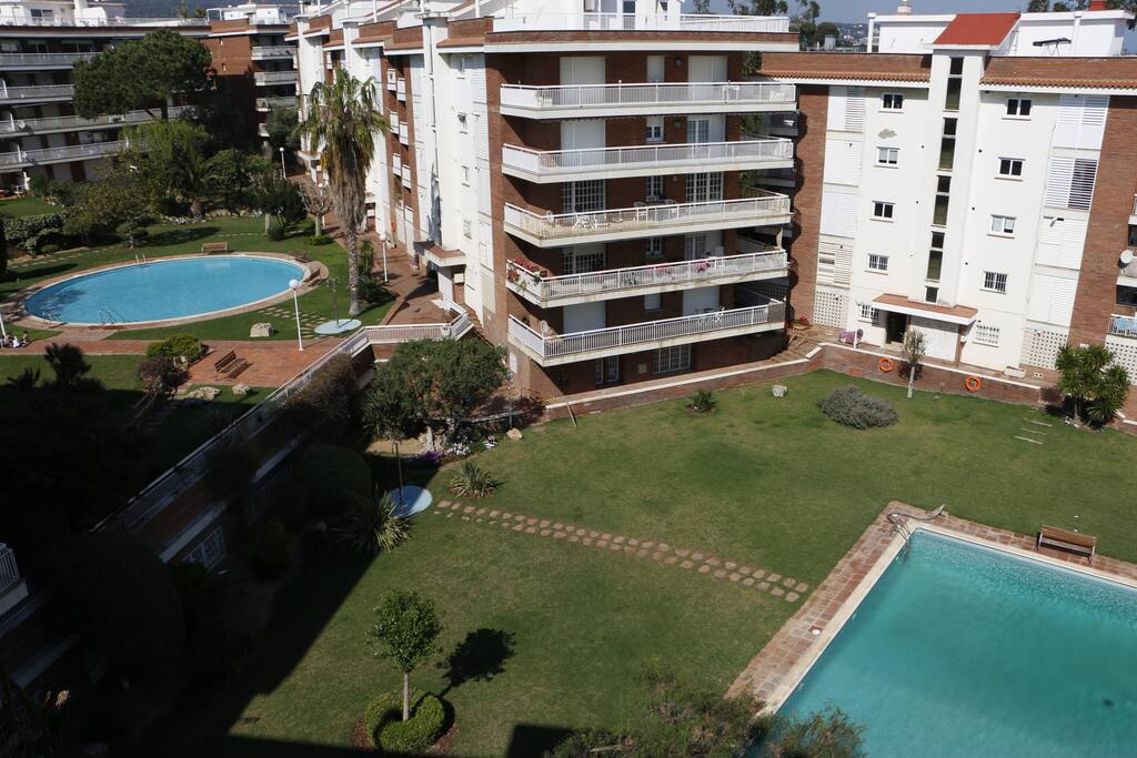 Garden Pools / Jardin y Piscinas