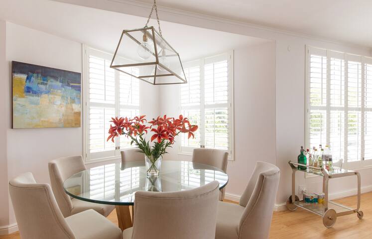 Luxury 3-Bed Apt in Water Club Marina gallery image 4