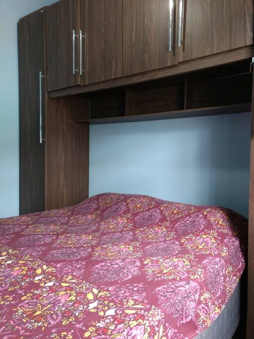 Quarto de casal com cortina black-out