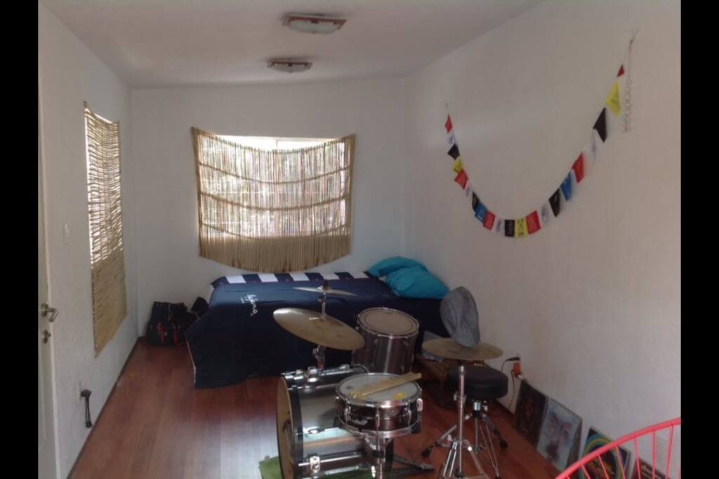 El departamento está perfectamente amueblado