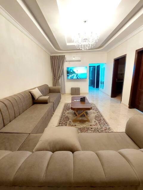 Spacious Apartment ( three bedrooms and lounge-3)