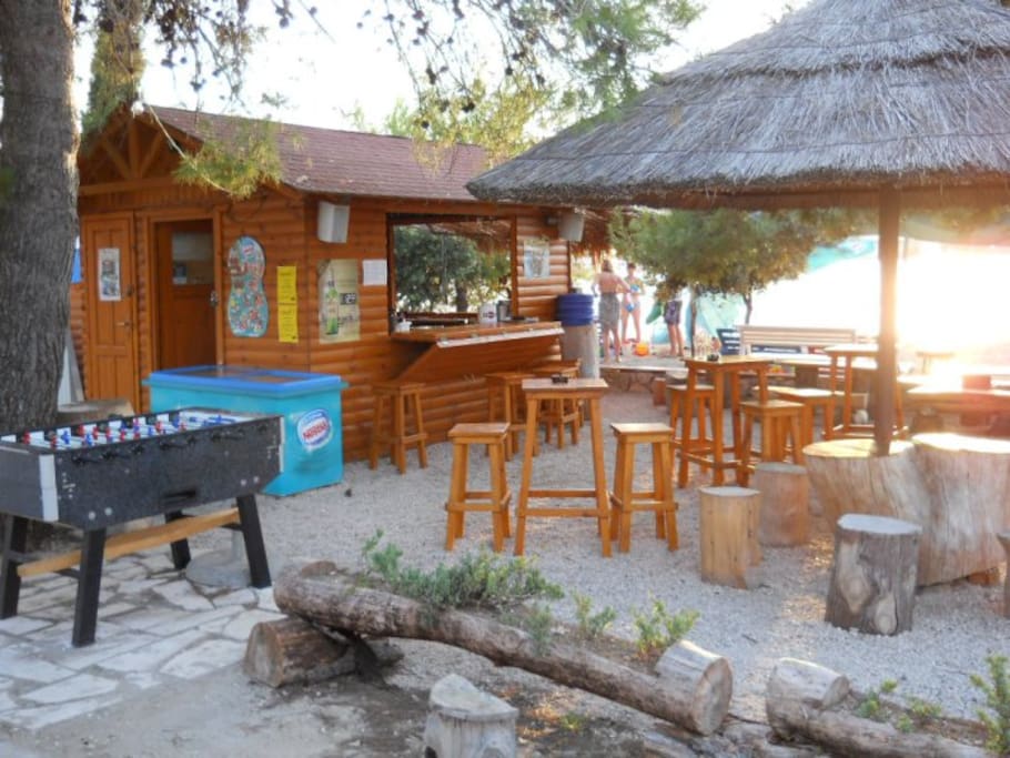 plaža u blizini mala ali ljiepa plaža Sutomišćica