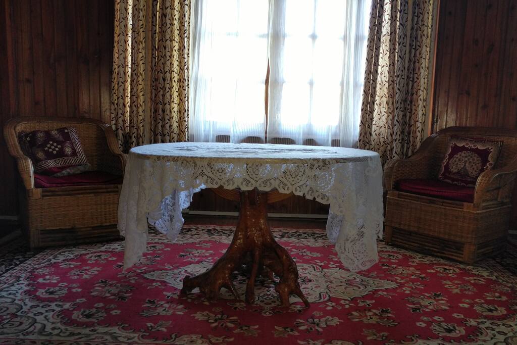 SEATINGS IN THE DELUXE BEDROOM