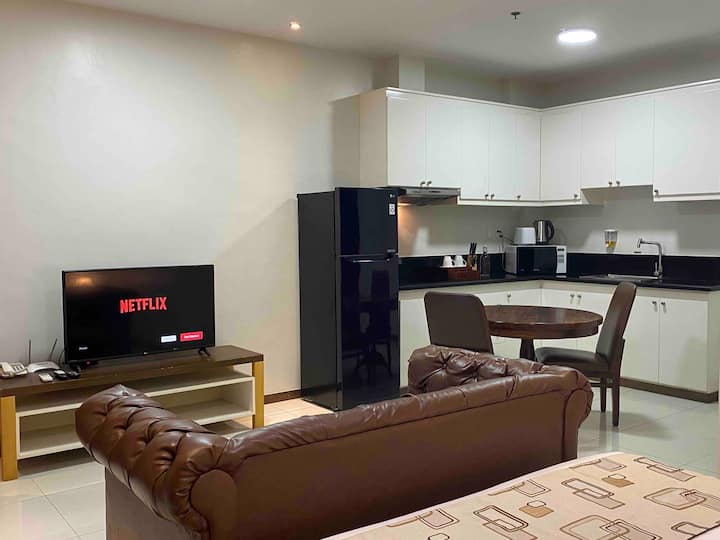 Studio W/pool Heated Jacuzzi, Near Clark Airprt&sm - Angeles