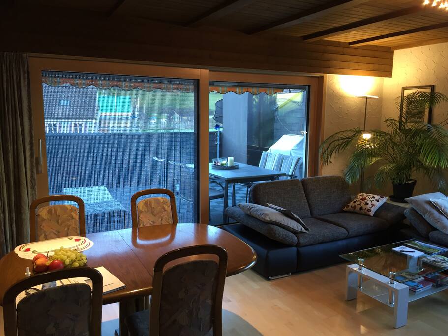 Wohnzimmer mit Dachbalkon