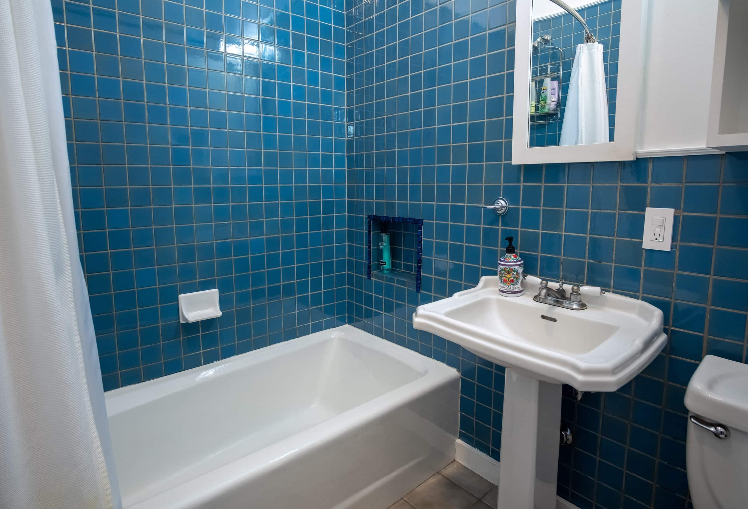 Home in San Francisco · ★4.99 · 3 bedrooms · 3 beds · 1 bath - Image 13
