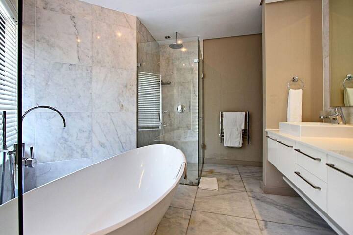 Lions Eye Apartments – Oceanus gallery image 4