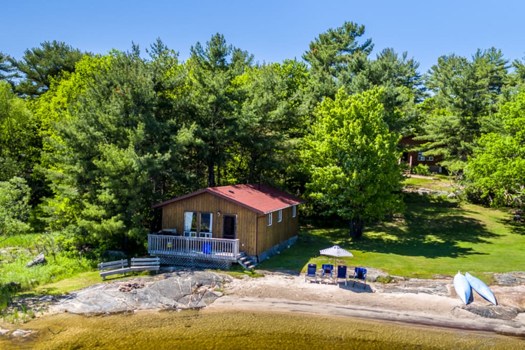 Three bedroom cottage at the water's edge beside the main beach