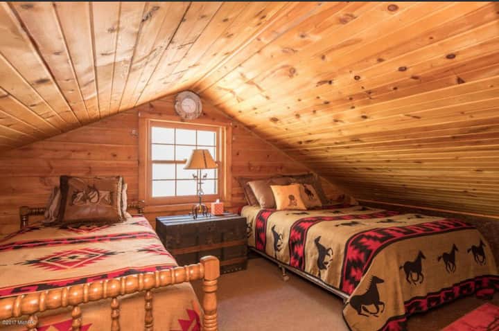 Loft me 3 krevate me madhësi mbretëreshe