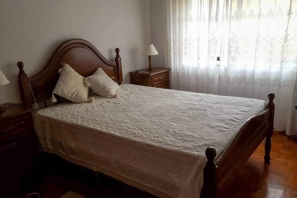 Room 2 / Quarto 2